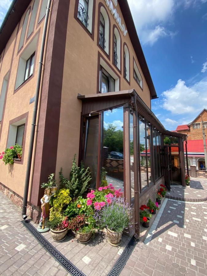 Family Люкс Aparthotel Kamianets-Podilskyi Exterior photo