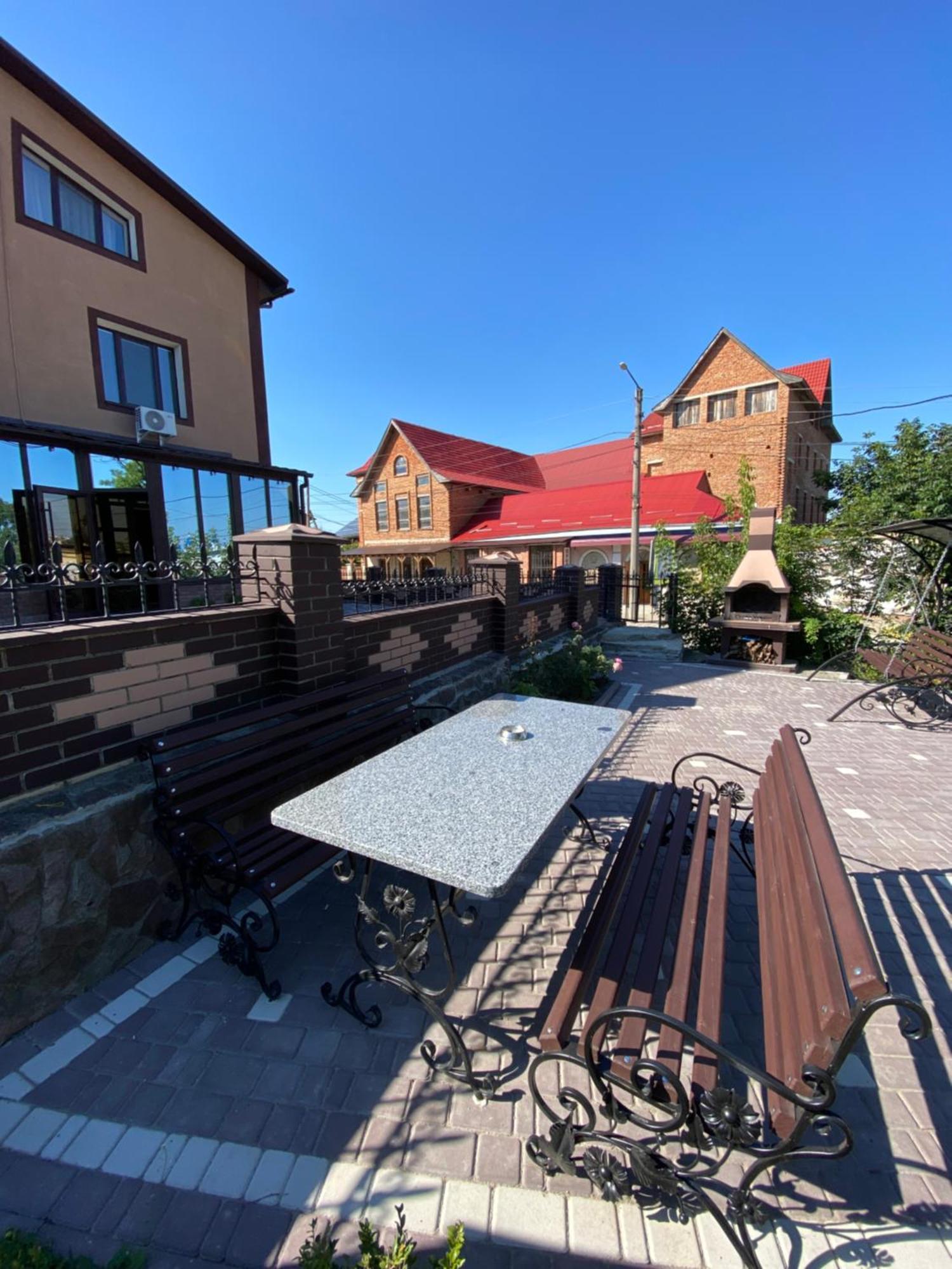 Family Люкс Aparthotel Kamianets-Podilskyi Exterior photo